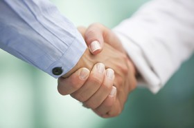 رشد تولید و تعادل بازار پتروشیمی با انعقاد قراردادهای بلندمدت در بورس کالا