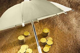 خیال سرمایه گذاران بازار طلا، تخت شد/ "پوشش ریسک" از طریق معاملات مشتقه