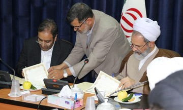 امضای تفاهم نامه سازمان بورس و حوزه علمیه قم