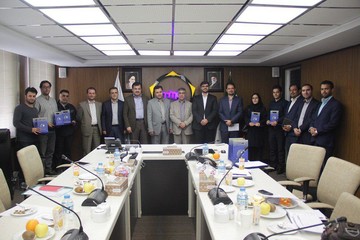 جوایز نفرات برتر معاملات مجازی آتی زعفران اهدا شد