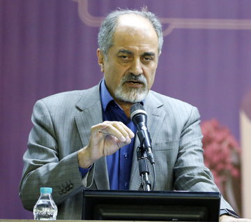 دو چالش اصلی اقتصاد در سال ۹۷/در سال رونق تولید، قیمت‌ها را دستوری نکنید