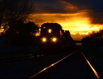 قطار ابزارهای مالی بورس کالا به ایستگاه پسته رسید