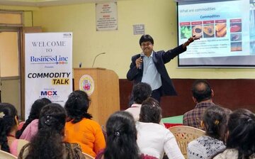 آشنایی دانشجویان با بورس چند کالایی هند