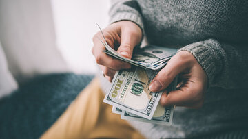 دلار دنده عقب رفت