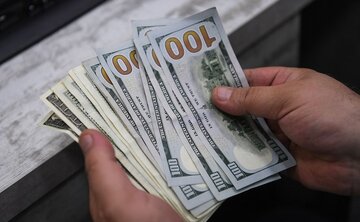 عقب نشینی دلار در جهان