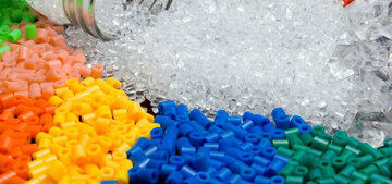 پلیمری‌ها و پتروشیمی‌ها دست پر آمدند