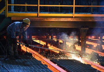 عرضه ۱۳۱ هزار تن فولاد در بورس کالا