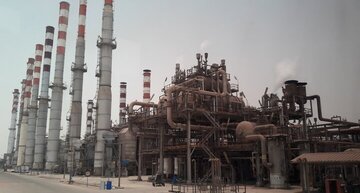 عرضه ۶۲ هزار تن انواع فرآورده نفتی و پتروشیمی در بورس کالا