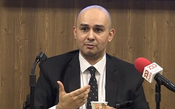 پای رانت های کلان در قیمت گذاری دستوری در میان است/
لزوم تکیه به بورس کالا برای تحقق توسعه اقتصادی