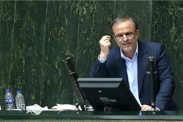 رزم با قیمت گذاری دستوری فولاد/
دفاع وزیر صمت از سهامداران میلیونی فولاد کشور