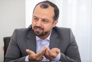 بانک‌ها باید از بنگاه‌داری‌های غیرضرور خارج شوند و به فعالیت‌های اصلی بانکداری یا سرمایه‌گذاری‌ها در حوزه‌های جدید که نیازمند بازیگران پیشرو برای صنایع بزرگ است ایفاء نقش کنند