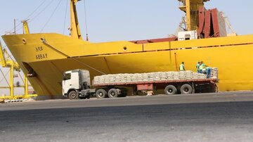 صادرات هدفمند سیمان از مسیر بورس کالا آغاز شد/
معامله ۱۱ هزار و ۵۰ تن سیمان در تالار صادراتی