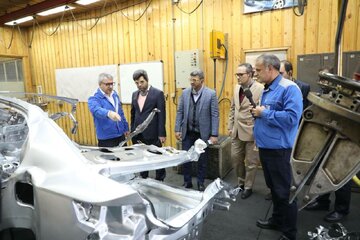 بازدید مدیران ارشد بورس کالااز خط تولید ایران خودرو