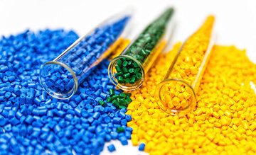 عرضه ۸۱ هزار تن مواد پلیمری و شیمیایی در بورس کالا