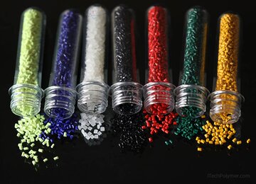 عرضه ۱۰۲ هزار تن مواد پلیمری و شیمیایی در بورس کالا