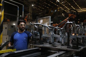 گزارش تصویری بازدید مدیرعامل و مدیران بورس کالای ایران از خطوط تولید ایران خودرو