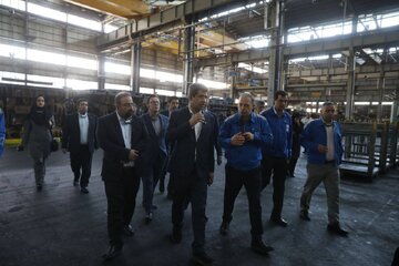 گزارش تصویری بازدید مدیرعامل و مدیران بورس کالای ایران از خطوط تولید ایران خودرو