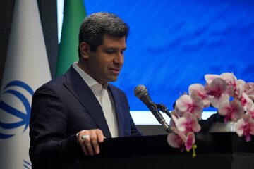 با اعتماد مردم از معامله ۲ کیلوگرم طلا به بازار ۳ میلیارد دلاری طلا در بورس رسیدیم/
با سرمایه مردم، انقلابی در توسعه معادن رقم می‌زنیم/
اوراق سلف ارزی، دلارهای خانگی را به خدمت تولید درمی آورد