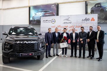 گزارش تصویری تحویل نخستین خودرو با مکانیسم گواهی سپرده در بورس کالا